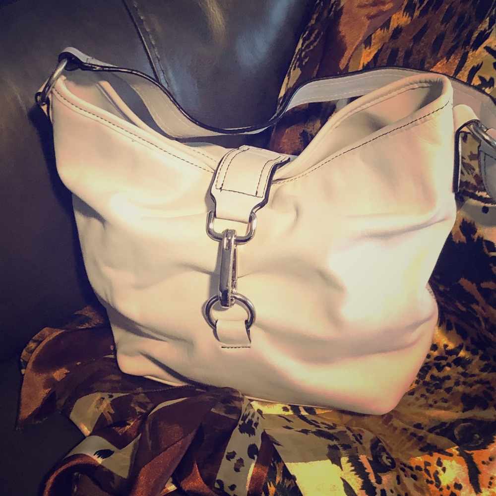 Winter white shoulder bag